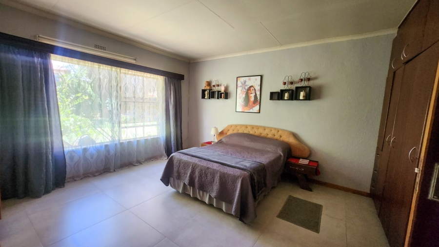 4 Bedroom Property for Sale in Flamwood North West